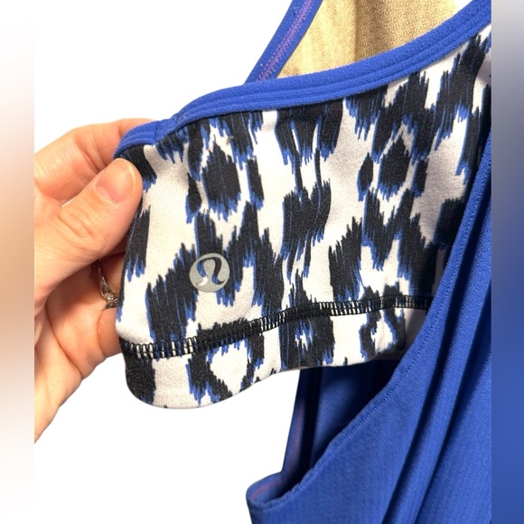 Lululemon Blue leopard print Women's Top with built in sports bra - Picture 3 of 3